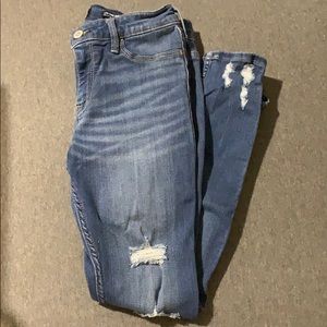 Hollister Distressed Low-Rise Jean Leggings